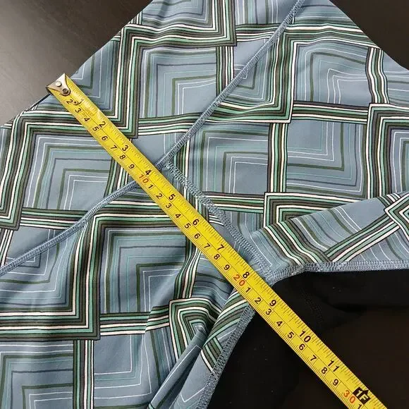 Victoria Sport VSX Knockout Capri Leggings M geometric color block activewear - Picture 9 of 12